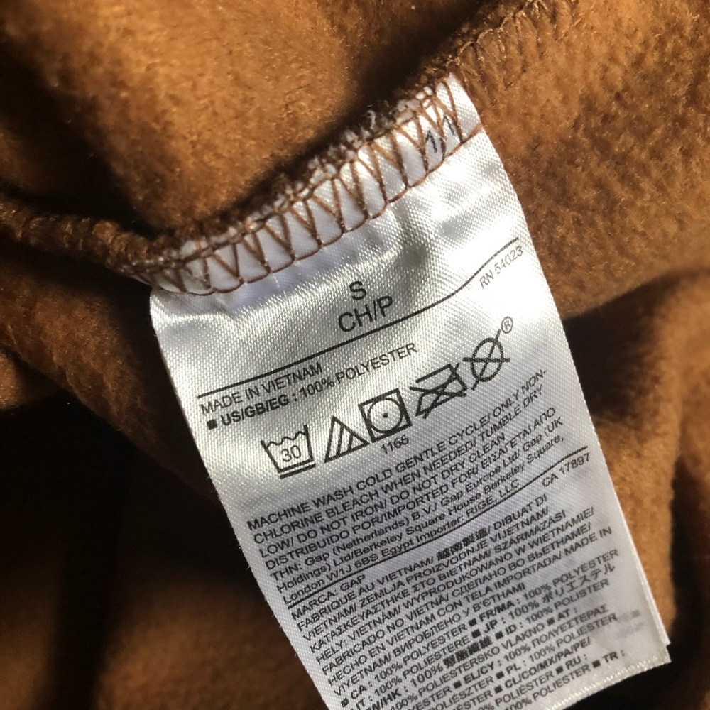 SOLD! Gap half zip fleece color block pullover - Picture 5 of 6